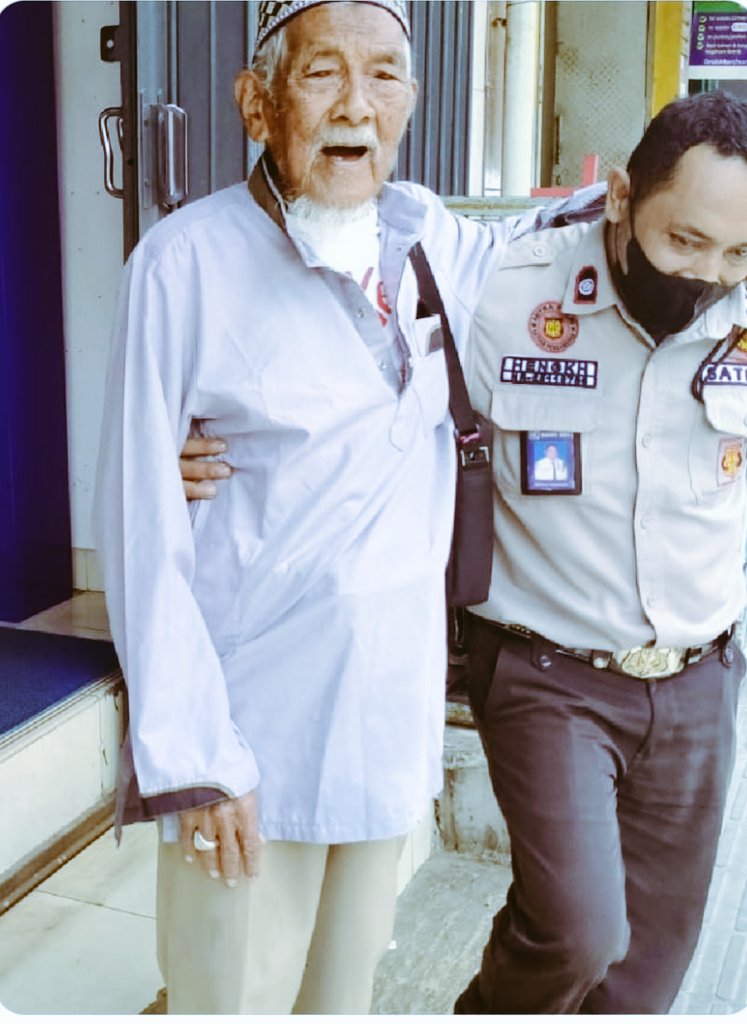 galihGST's tweet photo. Melayani  dengan setulus hati
#satpamBRISigap
#BRIROMakassar
#BRIBOAmbon https://t.co/rHTWE8IgLH