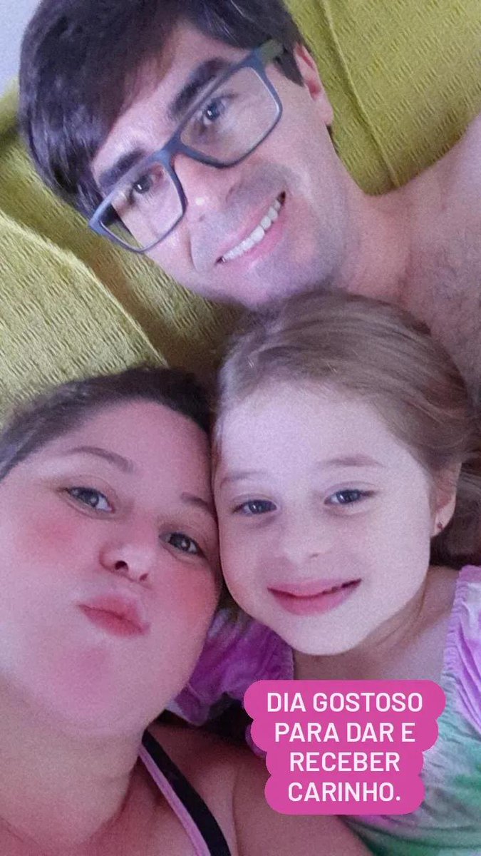 TaciSaffir's tweet photo. Um domingo abençoado a todas as famílias ❤❤❤❤. https://t.co/7NyvNRih00
