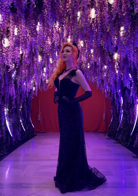 I need more reasons to wear fancy gowns in my life https://t.co/KtAwuUAMw3