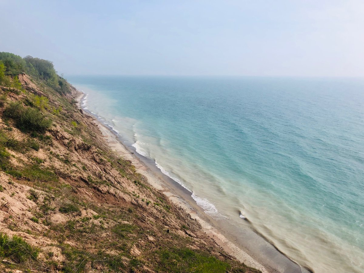 emilyemixon's tweet photo. Slightly chilly but fun day of drones and @geosociety funded #BluffStuff w/ @WaterAndHazards on #LakeMichigan today for his PhD work. We surveyed 6 different locations! #GeoBadgers #Geomorphology #CoastalScience #DroneScience @uwgeoscience @DJIGlobal https://t.co/9AyDzzMqPc