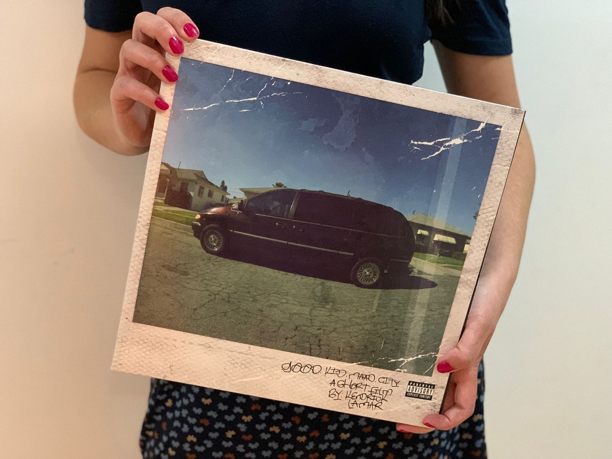 JuliaAlvarezD's tweet photo. "good kid, m.A.A.d city" de Kendrick acaba de convertirse en el primer álbum de estudio de hip-hop en solitario en pasar 500 semanas en la lista Billboard 200. 
Amo este disco. https://t.co/NHJaSPOj7L