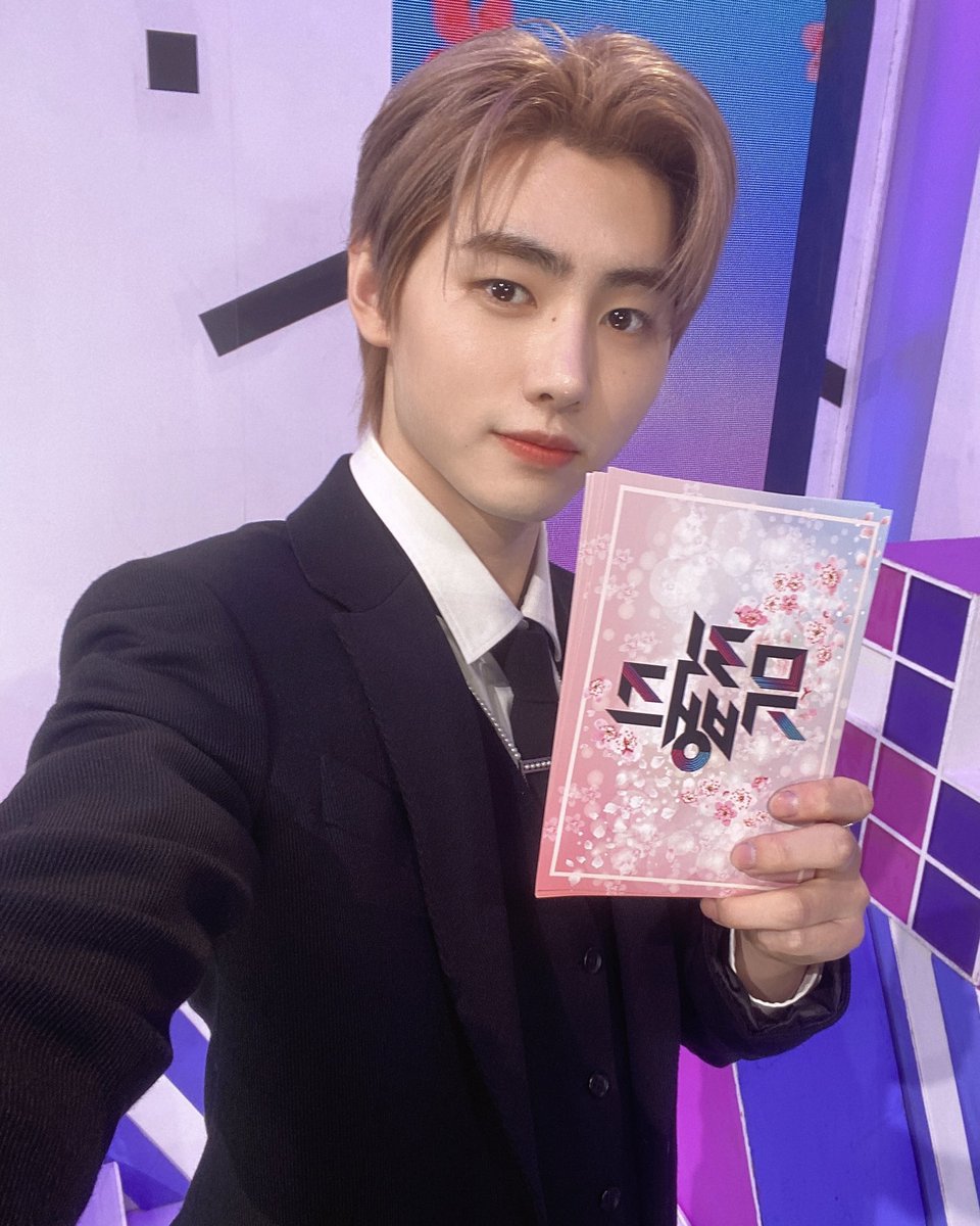 _FNent's tweet photo. 지금 몇 시예요? 정답입니다..! FN_엔터테인먼트의 형제자매 그룹이 여러분의 화면에 나올 시간입니다 >_< 

뱅크옵뮤직의 새로운 MC들을 환영합니다 👏👏👏👏!! 
하준이와 문, 축하해요! 전체 시각적 오버로드입니다🤯🤯🤯🤯

#CHARYBDIS #ODYSSEUS 
#BankOfMusic #뱅크옵뮤직 https://t.co/ds4Z0rjfcv