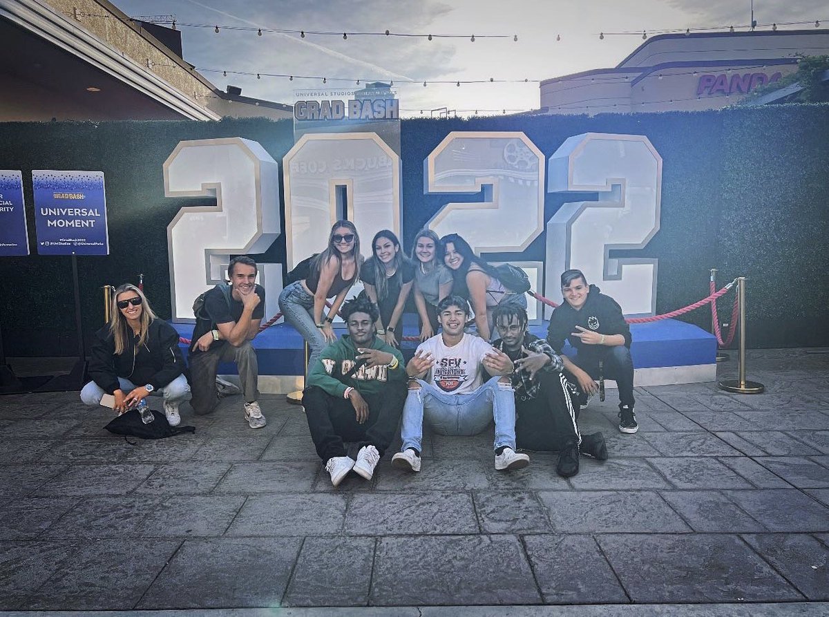 Megan Favreau Katz tweet media