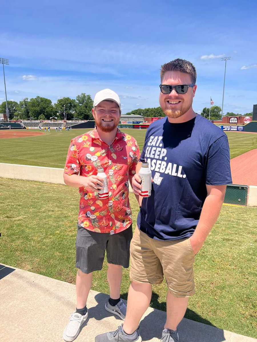 AktomicGaming's tweet photo. I tried to wear jorts today but was told I couldn't. https://t.co/KqcvtJOxSi