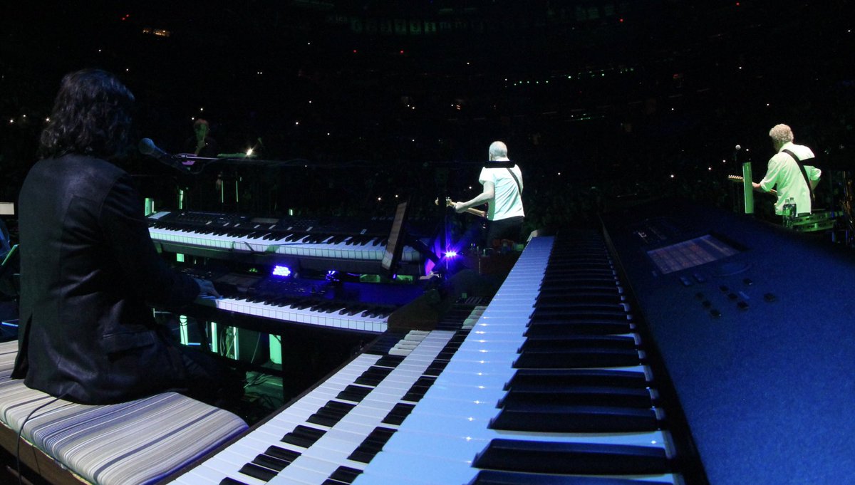 Loren Gold tweet media