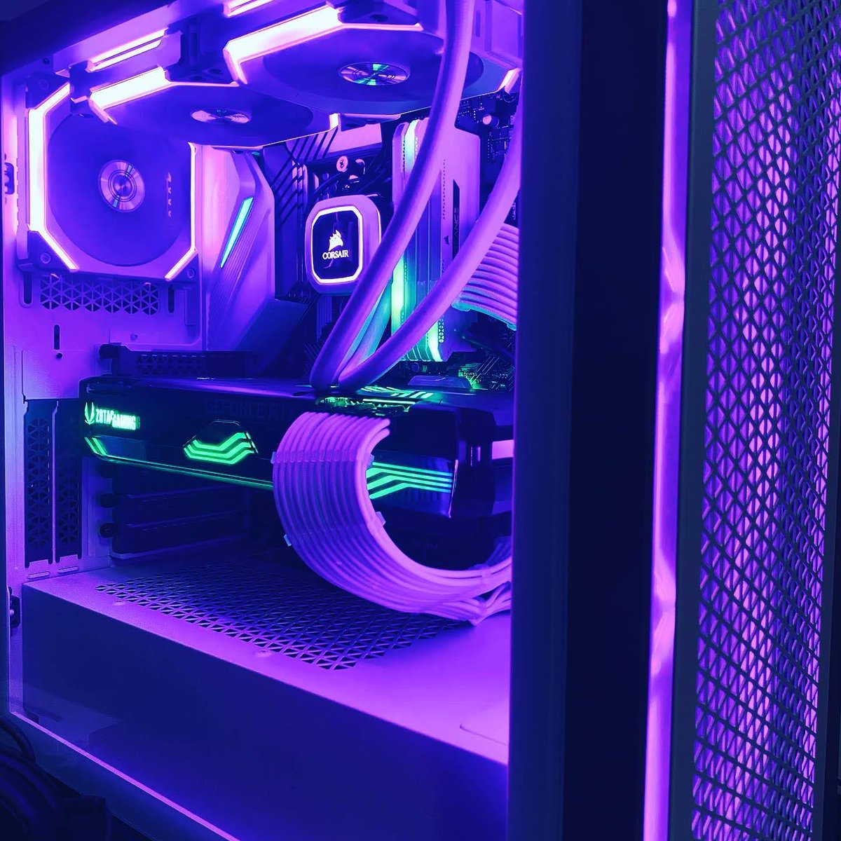 ZOTACRussia's tweet photo. Угадаете видеокарту??

#ZOTAC #ZOTACGAMING #Tech #PcHardware #PcComponents #PcSetup #RTX30 #PcBuild #GamingPC https://t.co/MFPK7x559j