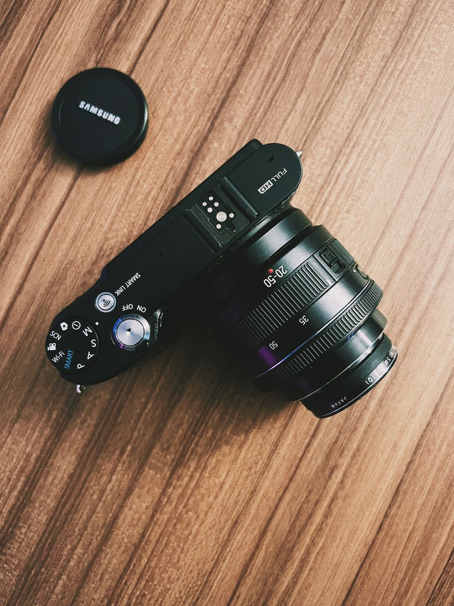 Lauritachurch's tweet photo. Vendo esta camarita Samsung Nx1000 re power.
Filma y saca fotos en RAW.
Tamaño ideal para llevarla en una riñonera! https://t.co/VpQuf8I5f4