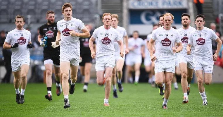 Score_Beo's tweet photo. After Kildareโs loss to Dublin in the Leinster Final, @KildareGAA manager Glenn Ryan visited the Dublin dressing room.
He made a donation to the #Support4Drummo fund on behalf of the Kildare squad.
Wow๐ https://t.co/7Db5gXdSS2