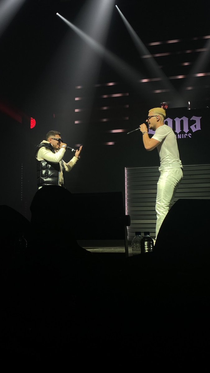 Lauradmc__'s tweet photo. Le Zénith de Paris a pris feu ce soir 🔥 Trop chaud! #plk #PLKTOUR https://t.co/K4Pj6uduCW