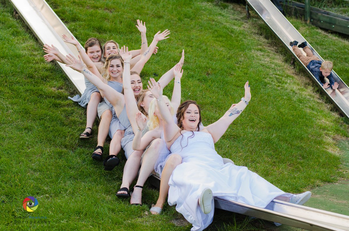 SH_Photographi's tweet photo. A fun picture with the bride and her bridesmaids.

#devonwedding #devonweddingphotographer https://t.co/TjVXzlpC7a