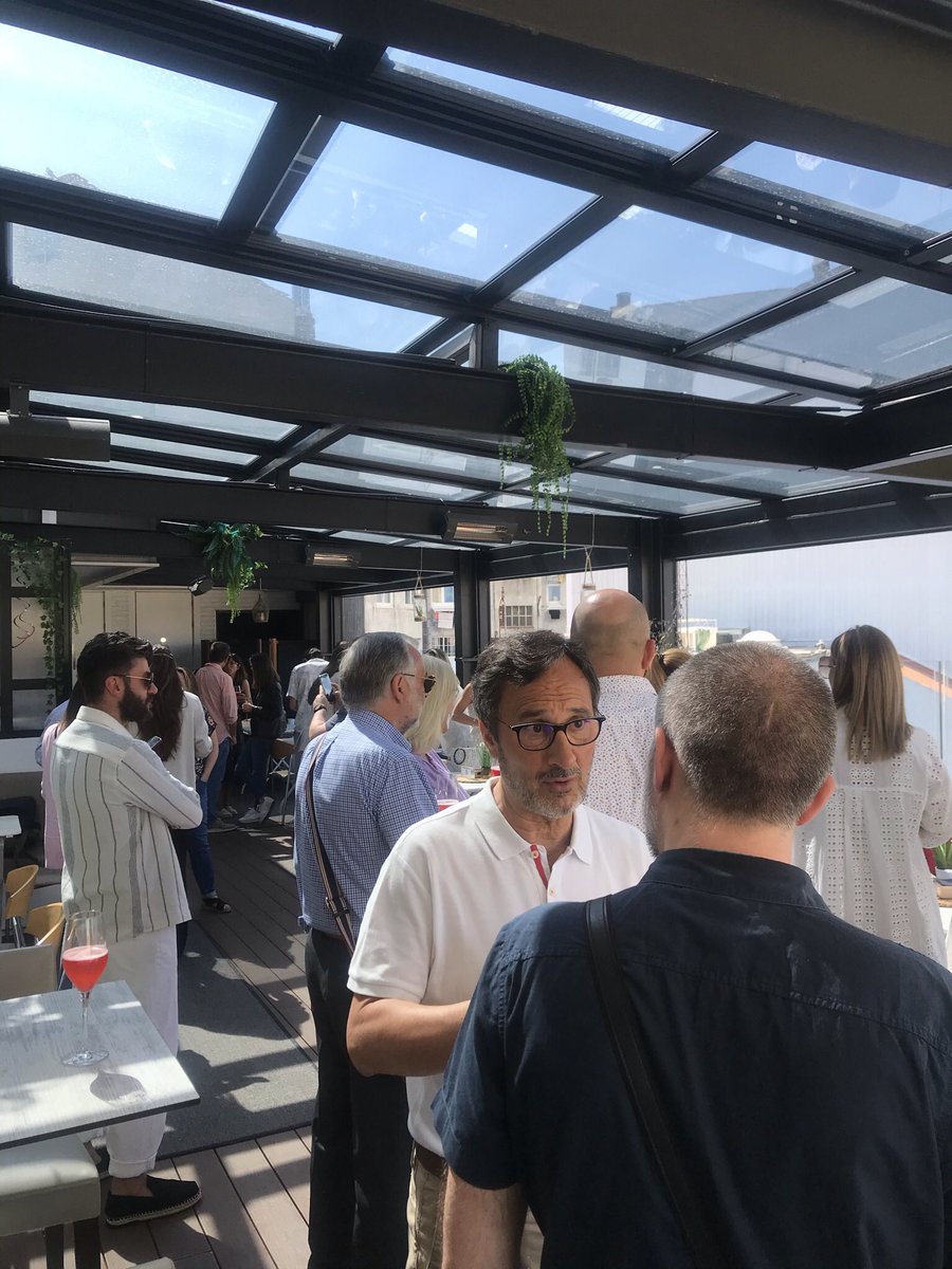 Y si empezamos con una copa en el <a href="/SKYBARcoruna/">SKYBARcoruña</a> #deCoruñaalcielo del <a href="/PLAZACORUNA/">HOTEL PLAZA</a> ?? 
#20alPlaza