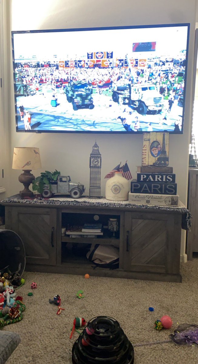 AzSportsWifey_9's tweet photo. Getting ready to watch the #CocaCola600 on my new big screen LETS GO #DI9 #CE9 https://t.co/C42XVPoDJL