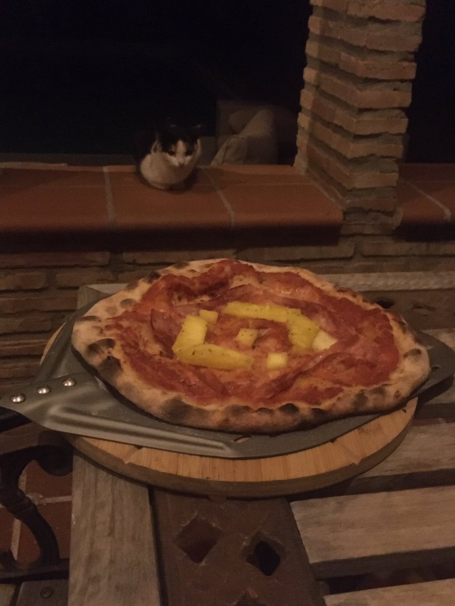 pyterando's tweet photo. #Binance  #BinancePizza 🍕🤤😻 https://t.co/gbktsix7nT