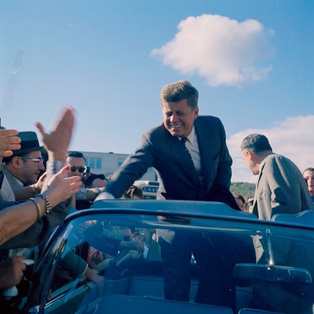 Happy birthday to President John F. Kennedy! 🥳

#OnThisDay in 1917, our 35th president was born in Brookline, Massachusetts.

📸 via @JFKLibrary, Senator John F. Kennedy campaigns in Indiana, 1960. SWPC-JFK-C001-002