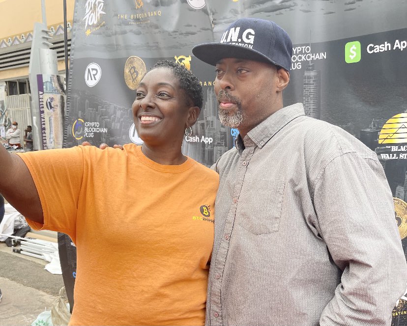 UNGRADIOSTATION's tweet photo. Building with our community leaders in the city of Los Angeles, Ca @hillharper @tavissmiley & @NajahRoberts for the #DFRtour2022 God Bless from @UNGRADIOSTATION #LasVegas up next May 30th 1445 W. Alexander Rd Ste 103 Norh Las Vegas, NV 89032 3PM https://t.co/AITO0YhXD3