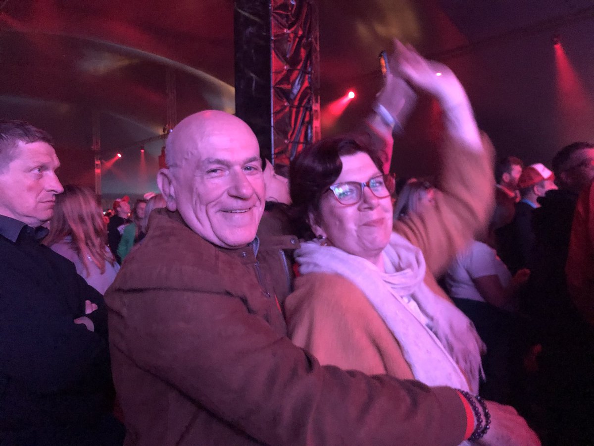 trieske74's tweet photo. Ons bakkerskoppeltje in volle glorie❤️❤️ @c_morreau @br72stof  #moenfeest https://t.co/LYO9p2b448