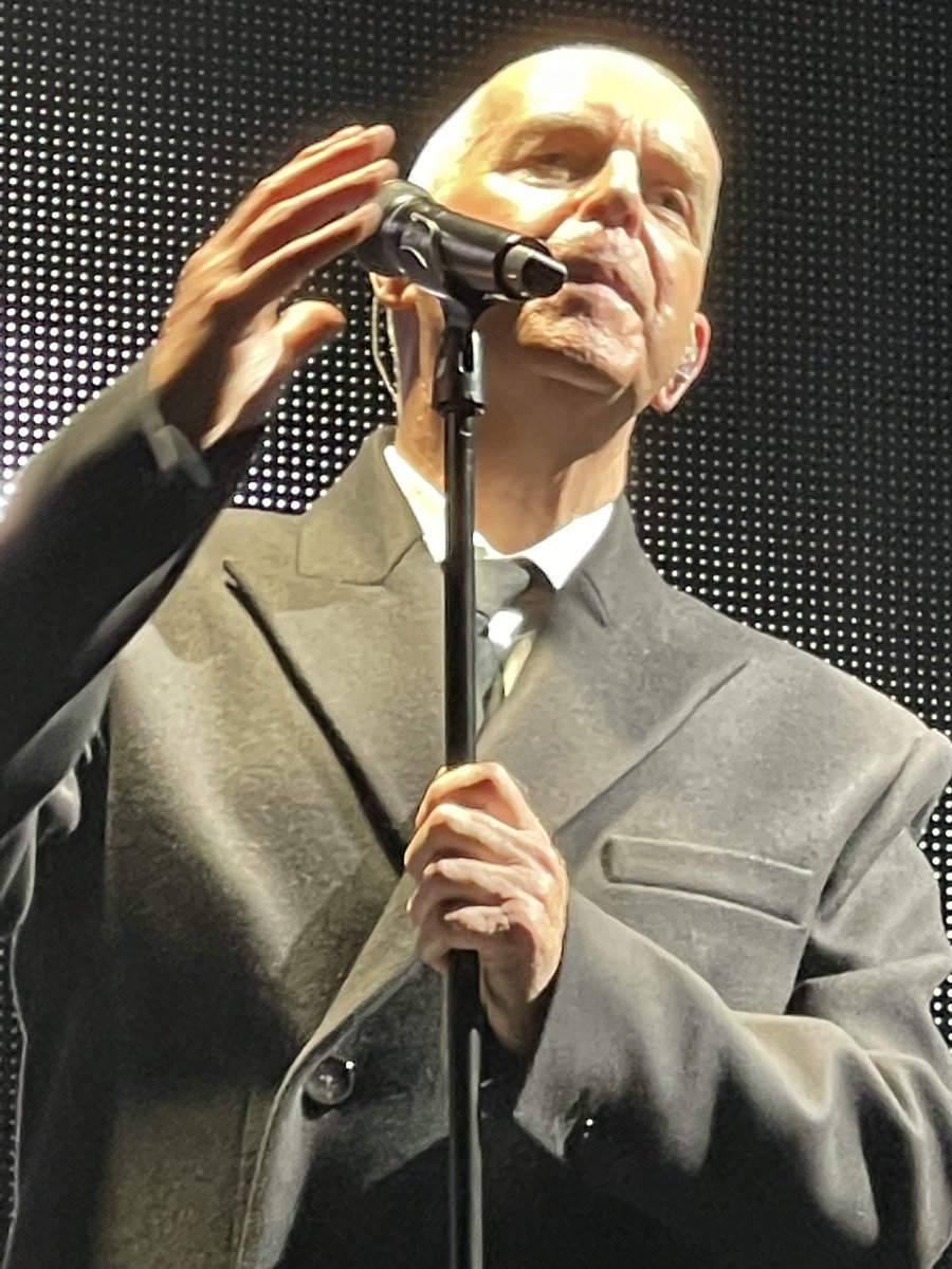 JoBarker6's tweet photo. @petshopboys totally amazing show last night, I have no words!! https://t.co/JHQPmVzvu4
