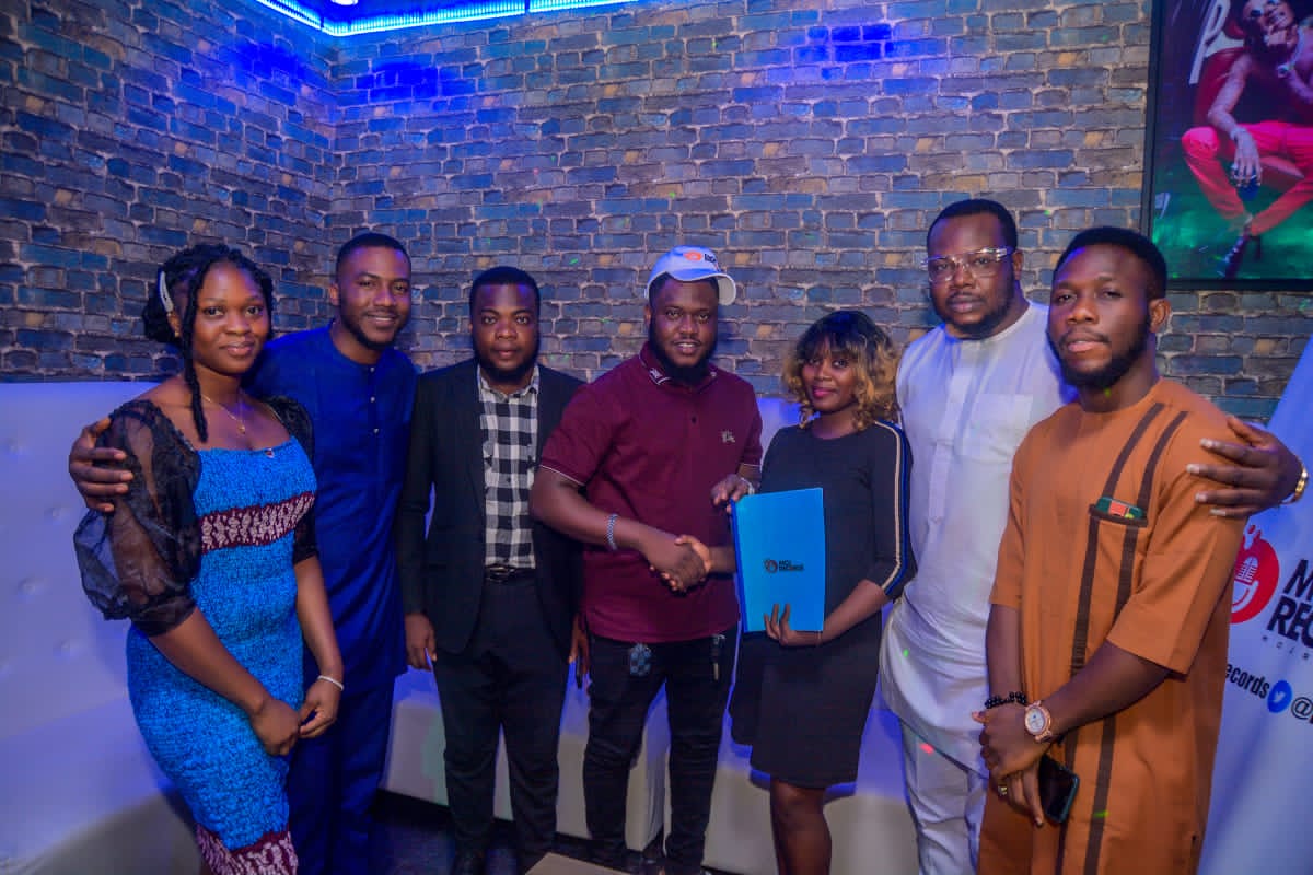 Treasure50s's tweet photo. 🤩 It can only get Better 🤩
It's Official! You can call Me @mojrecords First Lady! 👸🏽 Let's Get to work. 
Thank you all for the Love and Support always! I Love Y'all Sensationally💞
cc: @djfalcao_ @kwaragot_talent @paulzee14 @subbycc @rekayofficial 

#Treasure50s #TheSensation https://t.co/izYmTQAwMM