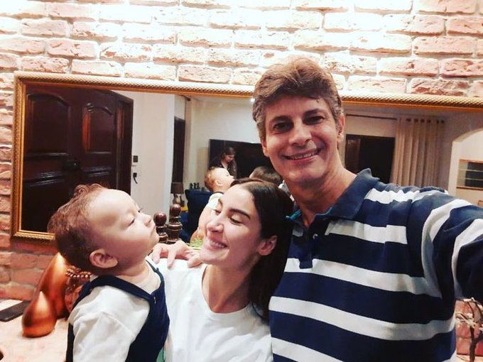 AlieCorpete's tweet photo. qualquer homem do lado da bia: a 
o cris automaticamente: https://t.co/uv6LKLg4AQ