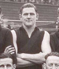DanEddyBooks35's tweet photo. Happy heavenly Bomber birthday to Gordon Lane (131 games, 1940-49 &🏆🏆🏆), one of just three @essendonfc players to kick seven goals in a Grand Final❤️🖤🥳 @efcppoa #alwaysstriving #redandblack #whoppa https://t.co/KkbwchibPV