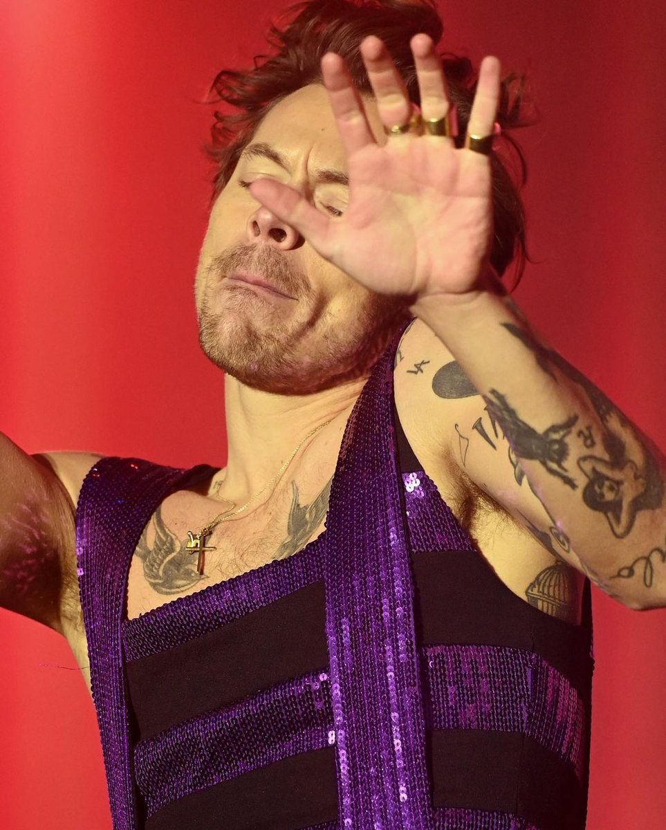HSPHQs's tweet photo. Harry no palco do #BBCWeekend hoje! (29.05)

via: harry_update https://t.co/DLM65HaTnX
