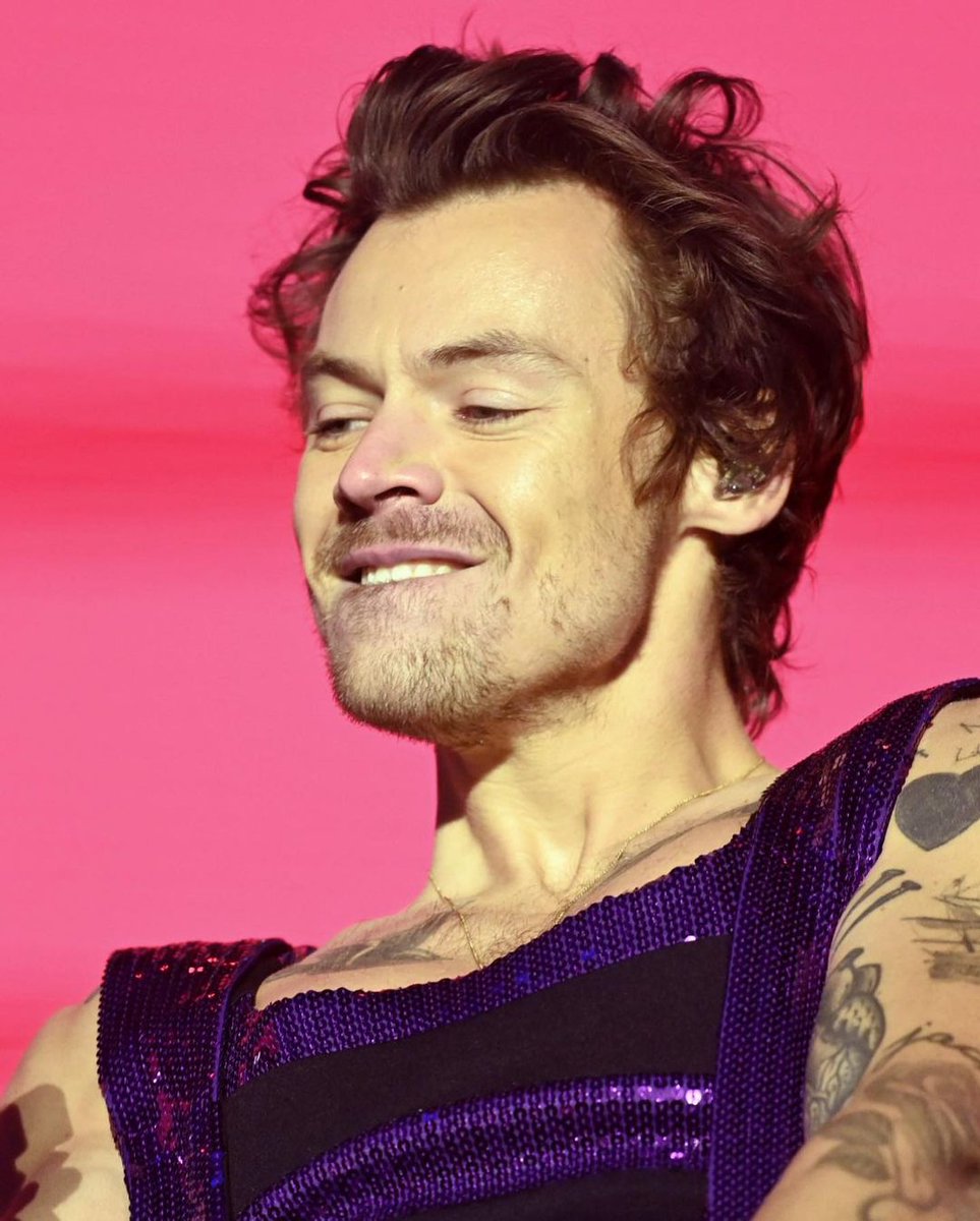 HSPHQs's tweet photo. Harry no palco do #BBCWeekend hoje! (29.05)

via: harry_update https://t.co/kDpEBCYkKw