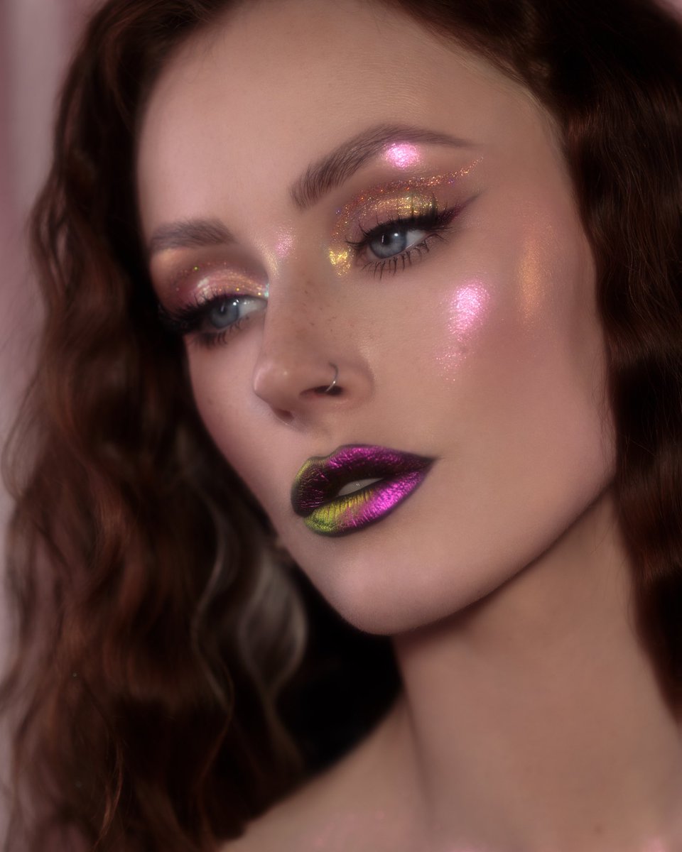 karlacosmetics's tweet photo. #GIVEAWAY 🌸✨🌙

We’re giving away 1 Limited Edition Festival Kit to celebrate our Opal Pressed Multichrome launch! 🫧✨ ONE lucky winner will receive this online exclusive kit ☺️💌

HOW TO ENTER: 
✨ Like &amp; RT
✨ Follow us!
✨ Reply w/ 🫧 https://t.co/gaFJ4FbSyD