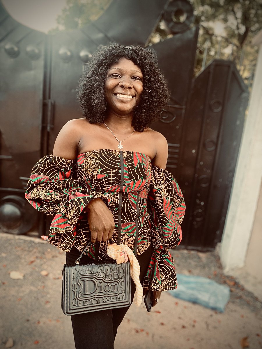 Marvell95195762's tweet photo. Happiness is free, so be happy 💋🥰🔥🔥
Happy Sunday 😊
#Thedesigner
#Marvisdesigns👗👚✂️ https://t.co/hWf128vG6l