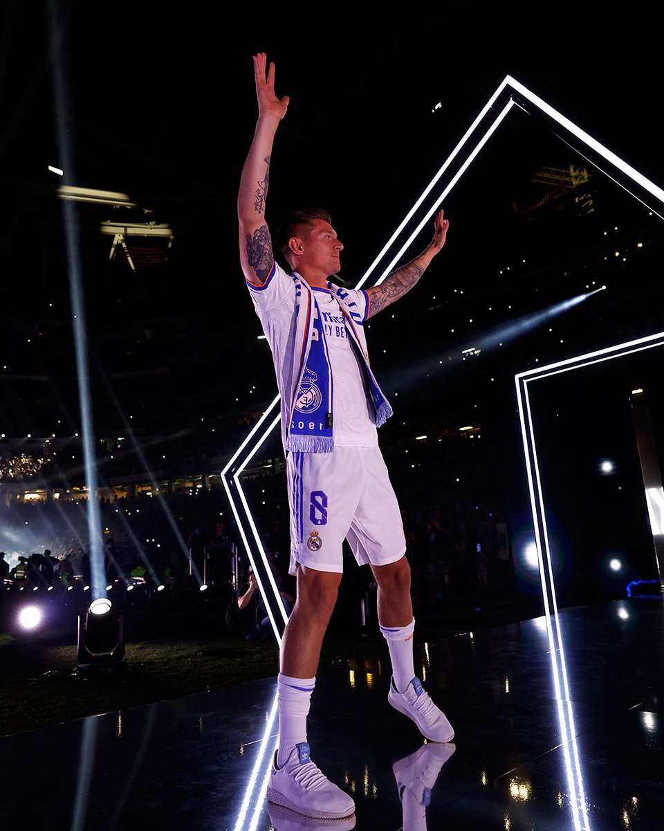 realmadrid's tweet photo. ✨ Esta noche las estrellas brillan más que nunca...
#CHAMP14NS https://t.co/i0o4PFexMV