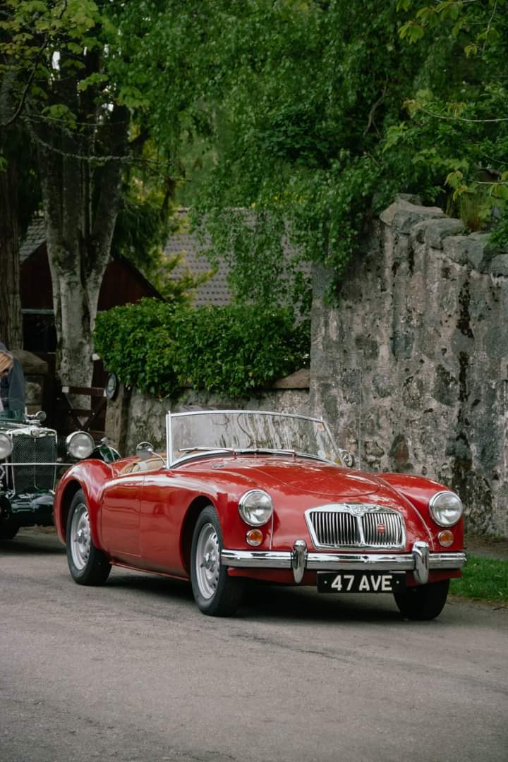 thexhaunt's tweet photo. My neighbours have fancy cars. https://t.co/pVPSygYMb1