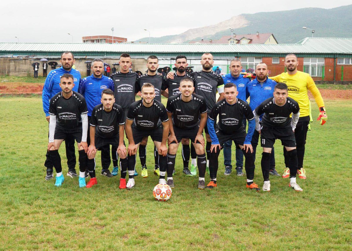 📸Disa foto të shkrepura në ndeshjen e sotme

LUGINA 7-0 Radnićki Vranje 

Golashenues:Nehat Zulfiu 3x
                       :Selim Selimi 2x 
                       :Isam Abdullahu 1x
                       :Lavdrim Bilalli 1x 

K.F.LUGINA
