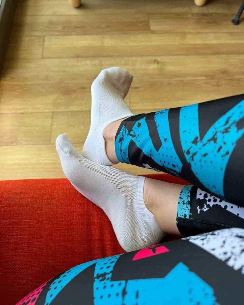 AysinSahibe's tweet photo. Spor şart değilmi köpeklerim 😀 #trample #socks #dirtysocks #whitesocks #köle #slave #finansalköle #piss #türksahibe #bdsm #köpek #sockscrush #hardtrample #extremetrample #mistress https://t.co/UxBraORlqb