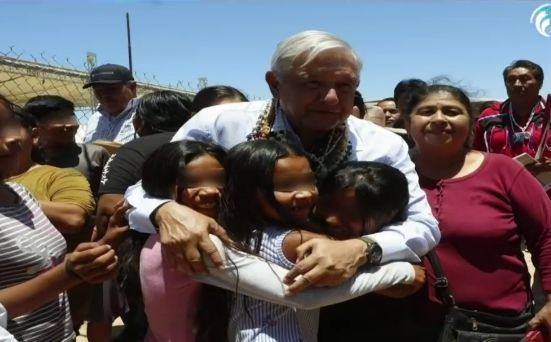 Fl50750091Pablo's tweet photo. Por qué la obsesión del #AmloCacas de #Besar a niños y niñas?
No basta con la #geraldineponce ?
Los del #CO secuestran a jóvenes y niñas para sus más bajos instintos!!!!
Será también #Pederasta?
NO le basta con ser #AmloPerroDelNarco ?
Esos defensores a ese wey, NO les da Ascó? https://t.co/Rj2SzGUNc5