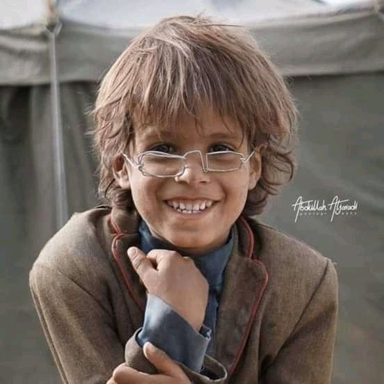 - "لابأس بالقليل من الأحلام والأوهام الجميلة أعتقد بأن الواقع لم يعُد يرغب بإسعادنا " •🤍

الصوره لطفل يمني صنع له نظارتة الخاصة بواسطة اسلاك من الحديد 😮

#خواطر ♥️♥️