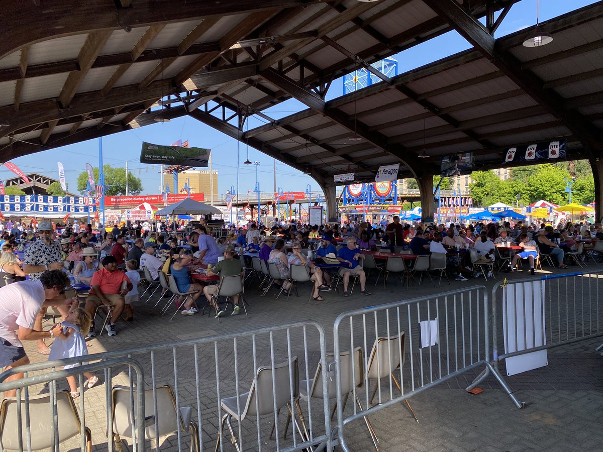 NewzShooter's tweet photo. Sitting backstage with @asiaontv and @JoshMarciszNBC6 on the final day of the Mudbug Festival. They’ll emcee the closing parade. It’s been a great weekend with a really good turnout. #mudbugfestival @NBC6News #mudbug #KTAL #shreveport https://t.co/SVhcC7Sr8f