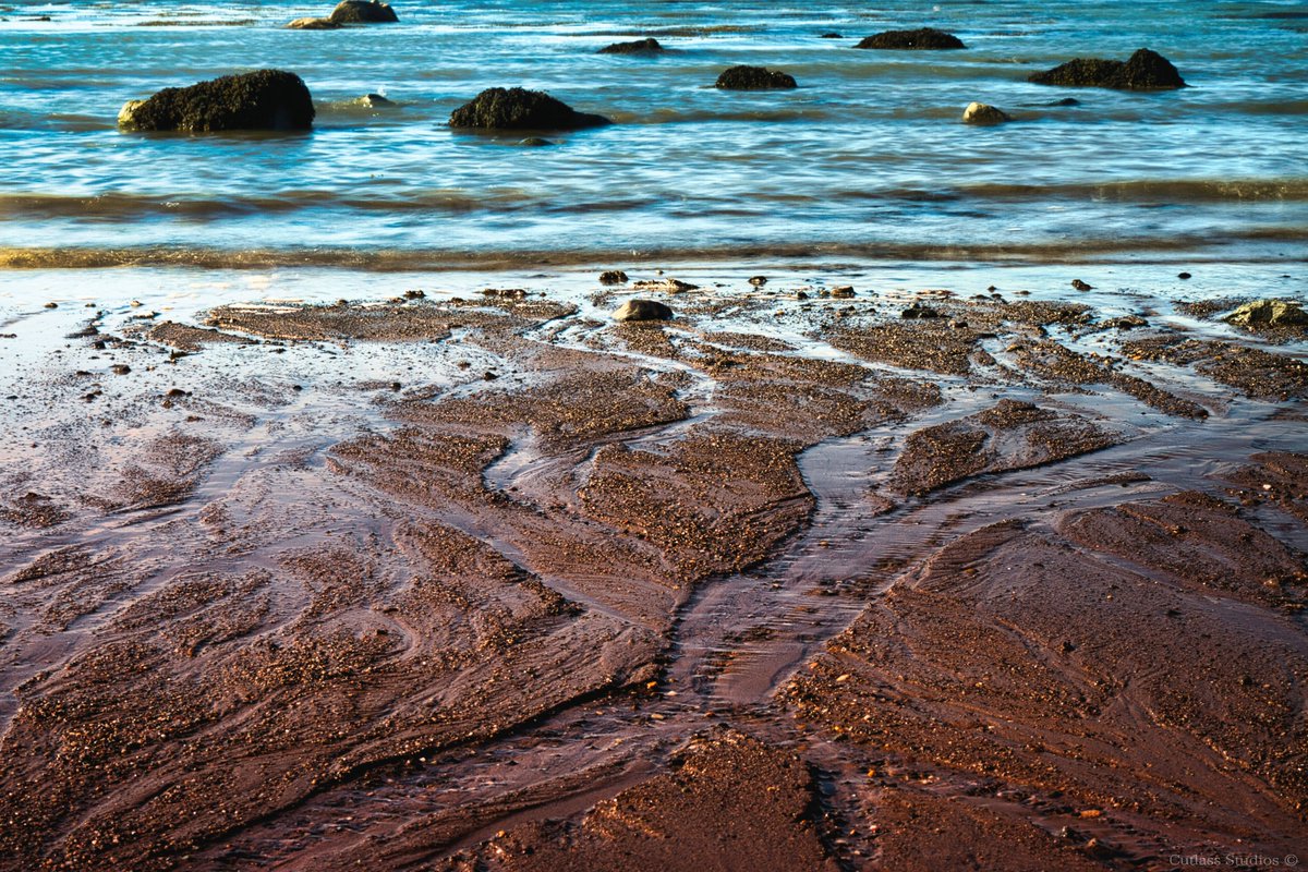 StudiosCutlass's tweet photo. Tried out using some very very old filters from France. I picked them up, preowned but for free. Tried out an 0"3 exposure shot of the ocean. Liking the results. 🤔

#photography #beachphotography #ocean #NaturePhotography https://t.co/7Dgm6Rg48a