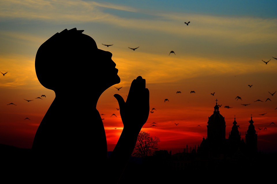 LET'S PRAY 🙏🏽

Lord, we trust in your unfailing love, in your promises. We give this new week and all that it holds to you. May we walk in your goodness, knowing your gentle hand will guide us, and fill us with strength and wisdom. Amen.