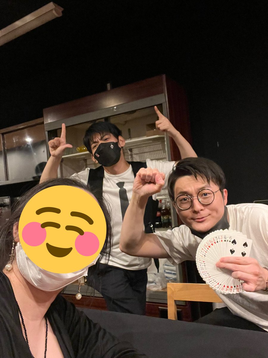 momo11244025's tweet photo. 5月28日🌙1日遅れ🙈💦
#MagicCafe&Bar
#SHINSEKAI
久しぶり‥🤔4日ぶり🤣🤣🤣にまたまた新世界にあるMagic Cafe&Barへ❣️
毎回違うネタで楽しませてくれます🤗
新人マジシャン君も入ったらしく、ますます賑やかになったマジックカフェ✌️
楽しかった〜(๑>◡<๑) https://t.co/qqkAZzBcg7
