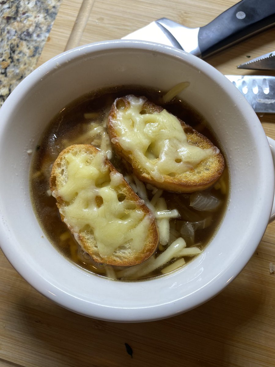 McDsLPs's tweet image. @kwarning9 made homemade French Onion soup and it was magical.