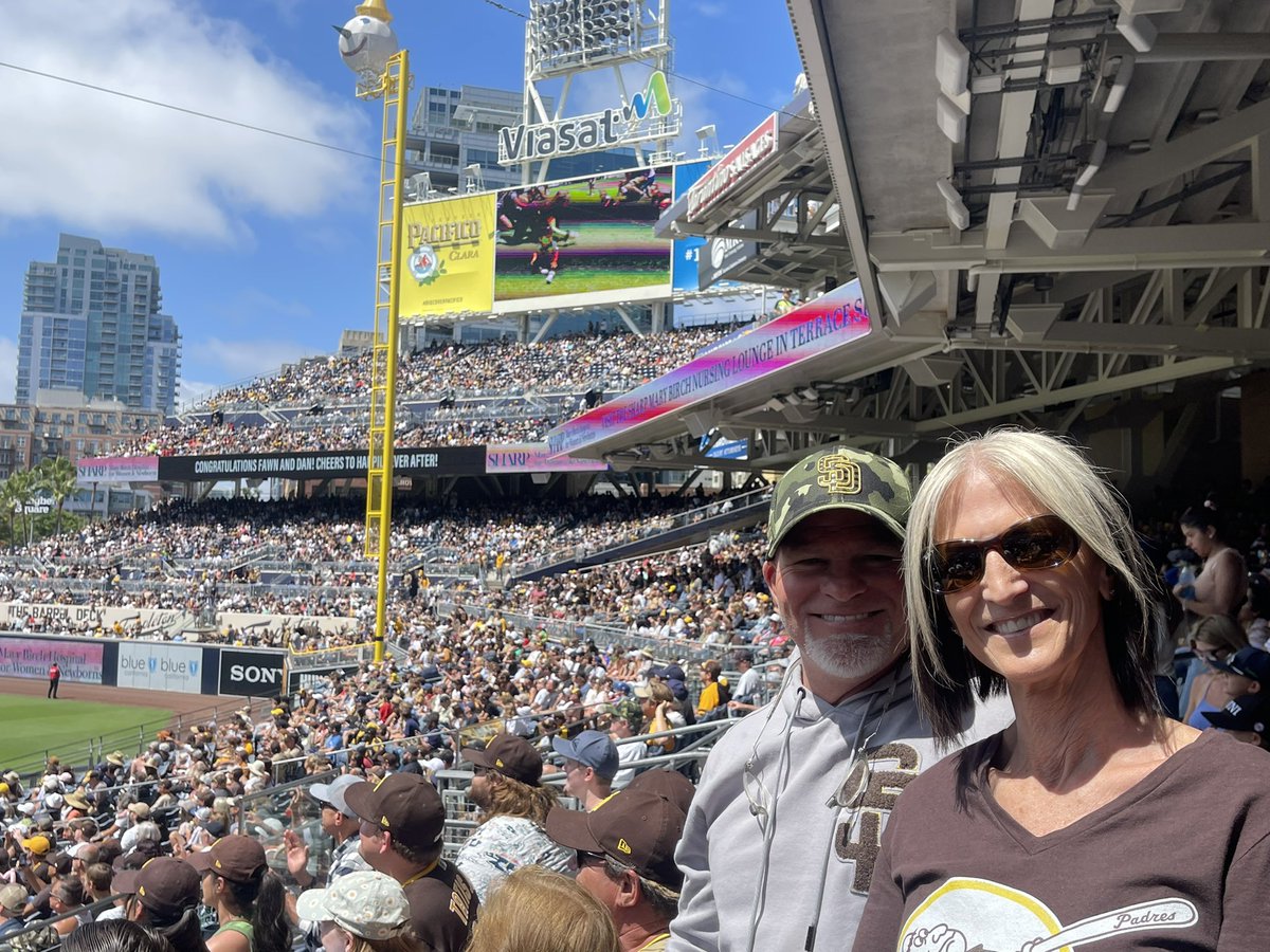 MarikaaDanielle's tweet photo. First @Padres game married!!! Congrats Dan &amp; Fawn!!! #timetoshine https://t.co/1JEu5Dm4Db