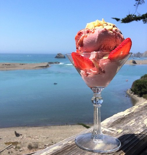 RiversEndJenner's tweet photo. Sunday sweets are a must as we head into summer! Have you tried the strawberry ice cream at River's End? ๐๐จ #RiversEndJenner #JennerCA #SonomaCoast https://t.co/dK7dqugfJB