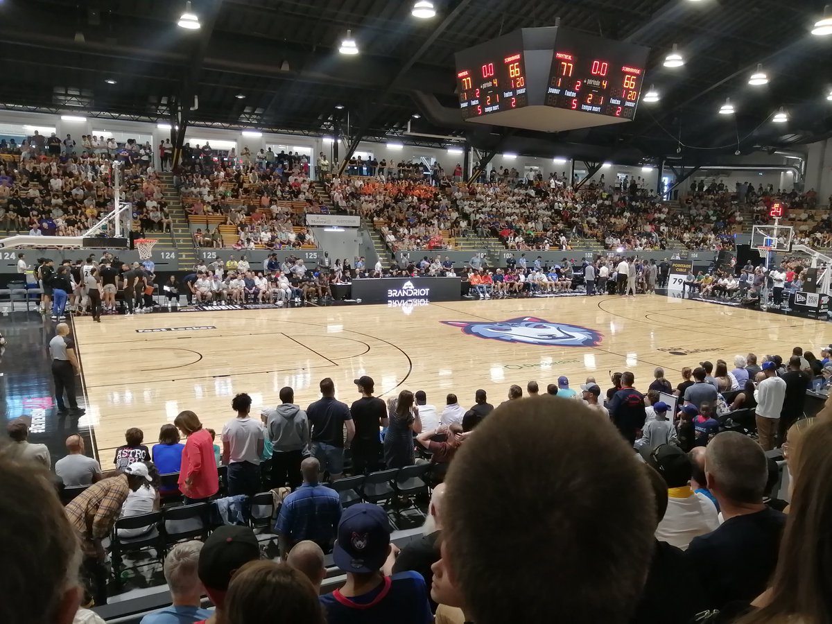 NBAhamz's tweet photo. So I was at the Jalen Harris/J.Cole game in Montreal and Jalen Harris played real bad, he was getting clamped by unknown players, not sure if he's ready to come back to the raptors #raptors #wethenorth https://t.co/6iD3LuOWCi