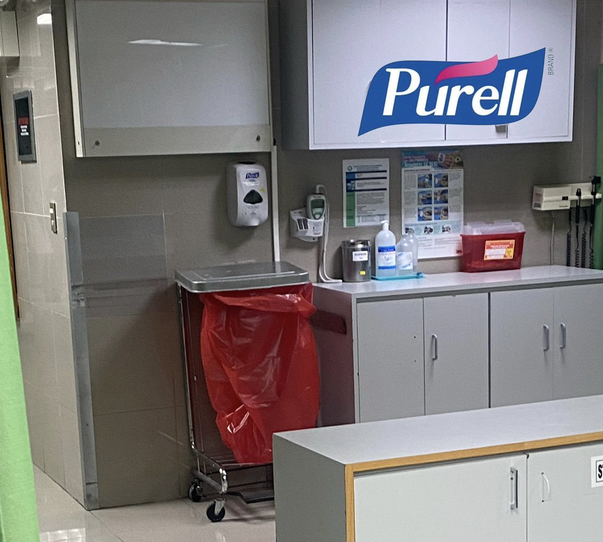 PurellGoviVzla's tweet photo. Antiséptico instantáneo para las manos Purell en espuma  en dispensador de sensor, el líder. #1 https://t.co/RhGI58Q7eQ