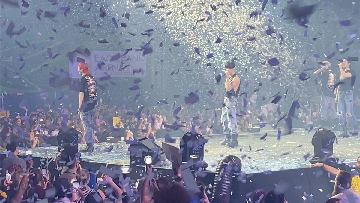 cocofoxcat's tweet photo. Still thinking about this! The time just went by so quickly. 😭 I remember it well, but it almost feels like it wasn’t real. #MONSTAXUSTOUR #MONSTAXinFAIRFAX #monstaxindc #MONSTAX #MONSTA_X https://t.co/TjeaP7yHR8