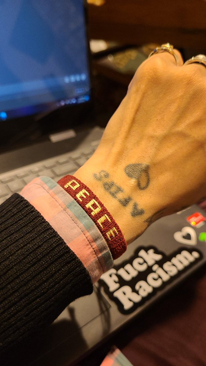 Picked up a bracelet today. Vendors best know imma be asking all about how thier goods are sourced. 

I end up stumbling into reasons to grieve genocide and land rape when I go to markets. 

With our identities commodified we sell culture back to eachother. 

Americans are mental