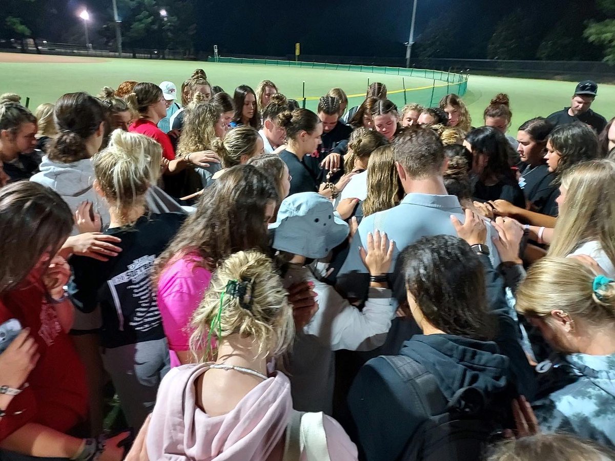 IWUWildcats's tweet photo. Heaven got a little more crowded last night!

God is on the MOVE through @indwessoftball at the NAIA World Series! 

Read up about the amazing things God is doing in and through our softball program: 
https://t.co/qOD1JqSesl https://t.co/BIOJEDCEJz