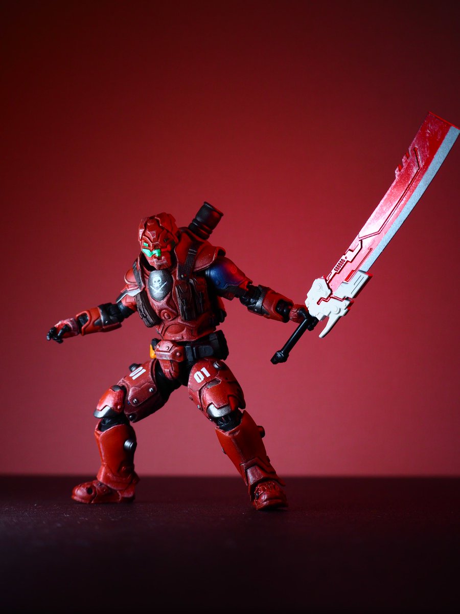 Xig6Zw2jf82u40M's tweet photo. 中国系メーカー #JOYTOY から #暗源 #REDBLADE を開封しました🥳✨
1/18スケールで普段買うようなフィギュアと比べるとこのくらいの身長差があります🫣(小さい!)
同国系ハイヤトイズのエイリアンくらいの固さの関節を想定してたけど、何もしなくても結構柔らかい🙃(気にならない程度に緩い?) https://t.co/jVAeqYrZzj