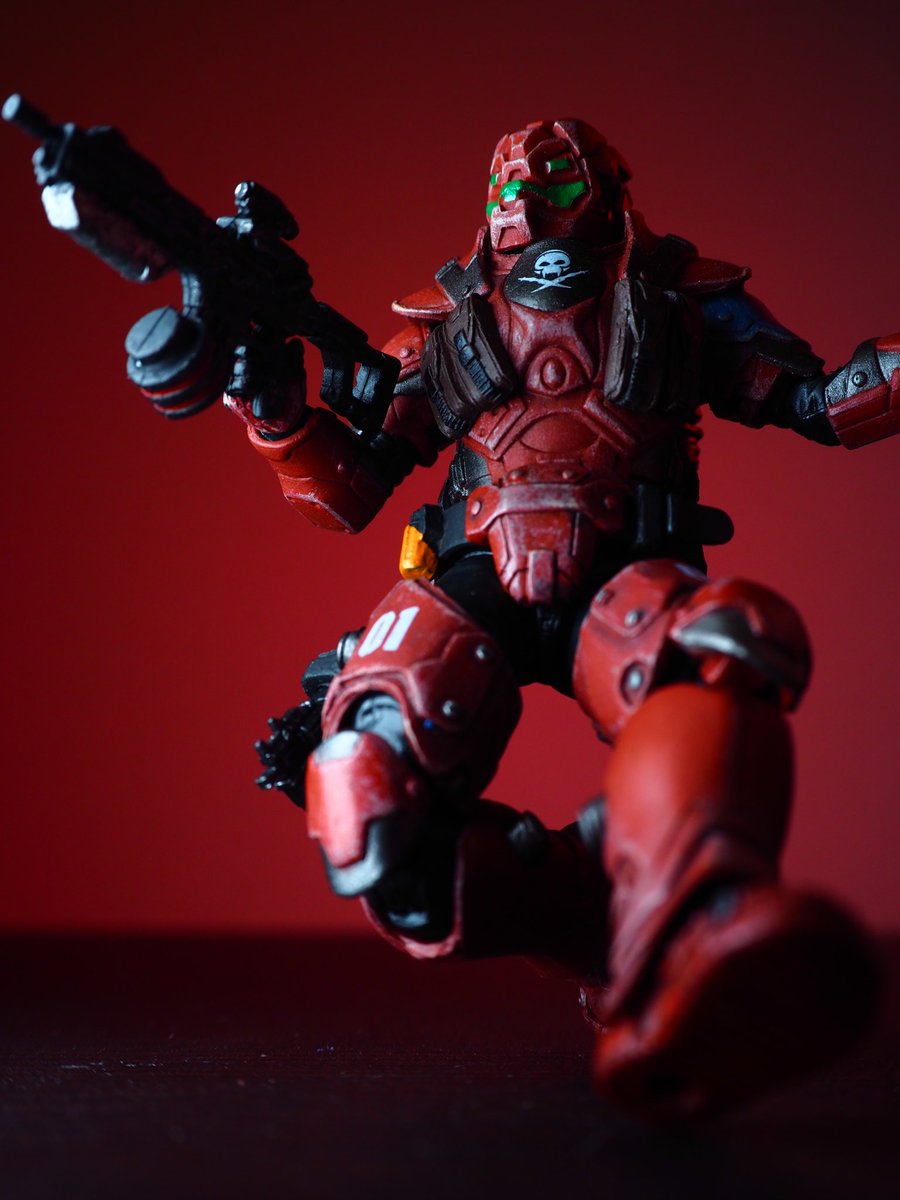 Xig6Zw2jf82u40M's tweet photo. 中国系メーカー #JOYTOY から #暗源 #REDBLADE を開封しました🥳✨
1/18スケールで普段買うようなフィギュアと比べるとこのくらいの身長差があります🫣(小さい!)
同国系ハイヤトイズのエイリアンくらいの固さの関節を想定してたけど、何もしなくても結構柔らかい🙃(気にならない程度に緩い?) https://t.co/jVAeqYrZzj