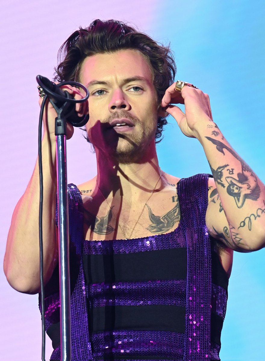HSPHQs's tweet photo. Harry no palco do #BBCWeekend hoje! (29.05) https://t.co/HcYm5RHzbI