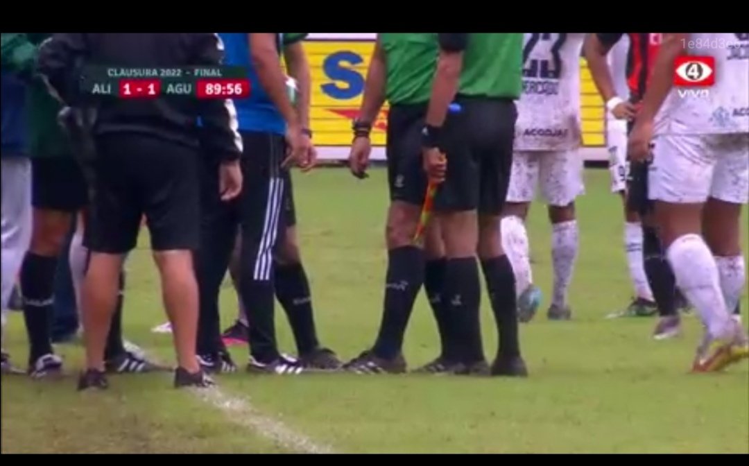 samuel2785's tweet photo. Se va lesionado el mejor jugador de @cdaguilaoficial https://t.co/J0IczWGlXF